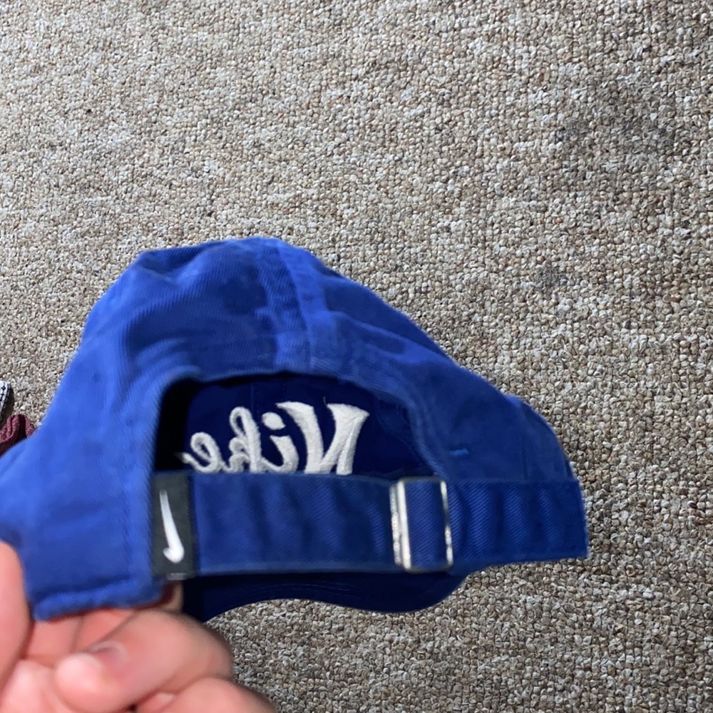 Nike hat - Picture 2 of 2